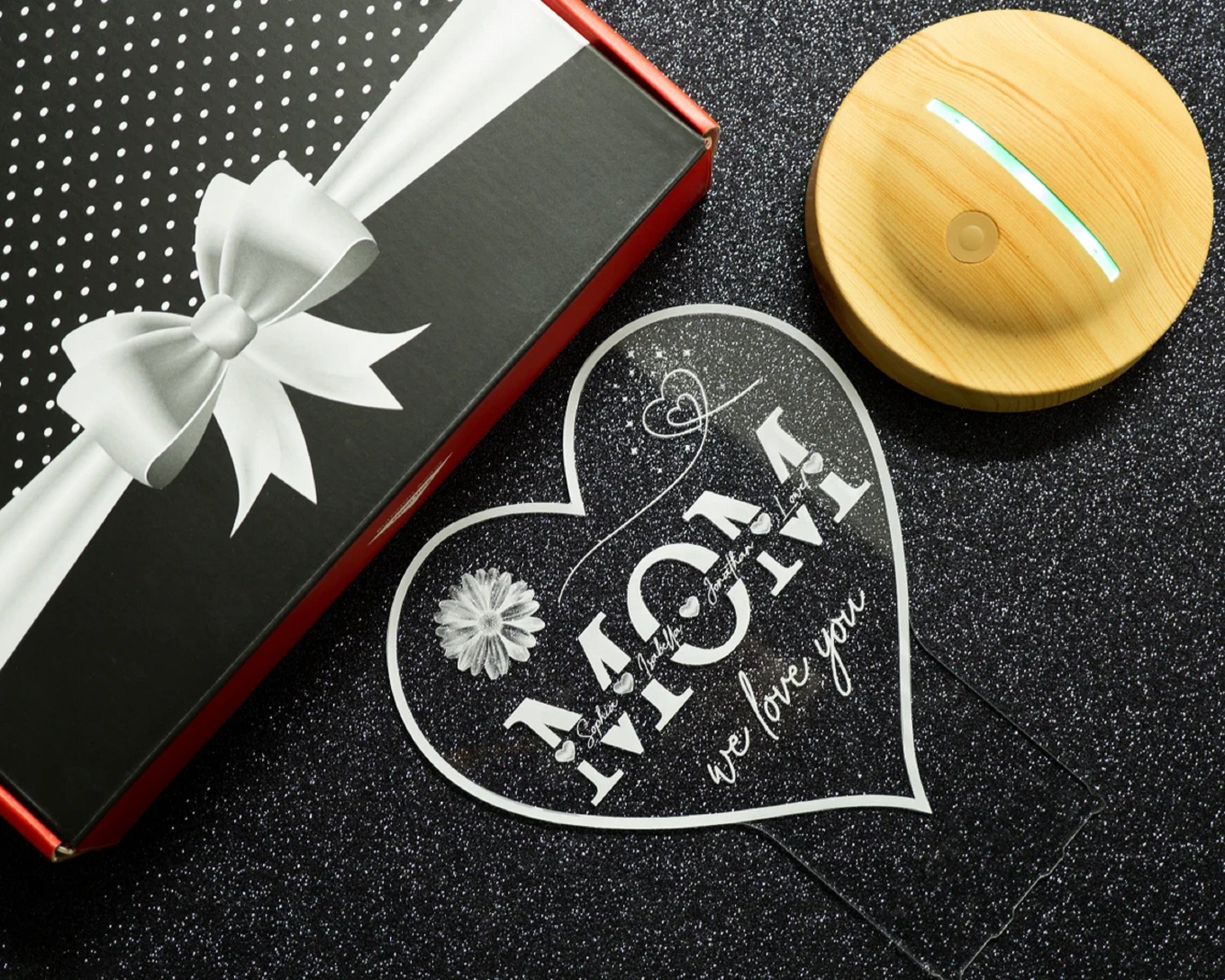 heart-shaped personalized LED gift lamp for mother, mom with high-quality laser engraving as a mother's day gift 